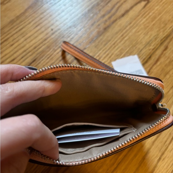 *LOW START* NWT Coach Peach Wristlet - Picture 3 of 4